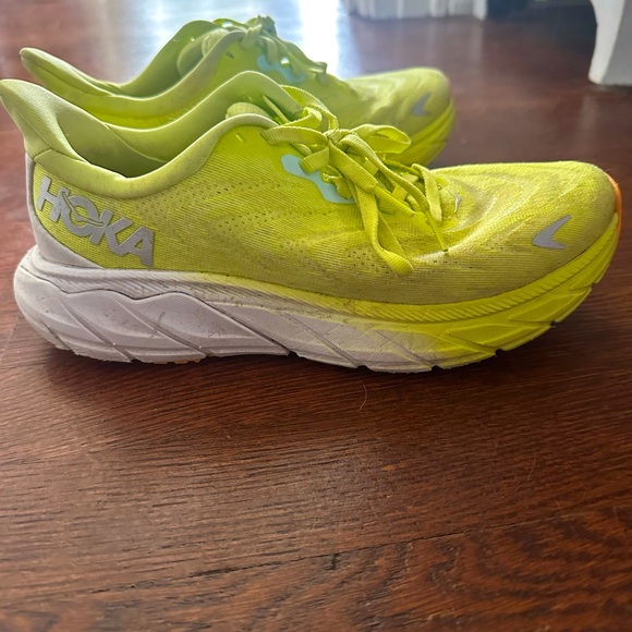 Hoka Arahi 6, size 7B, yellow - Picture 1 of 2